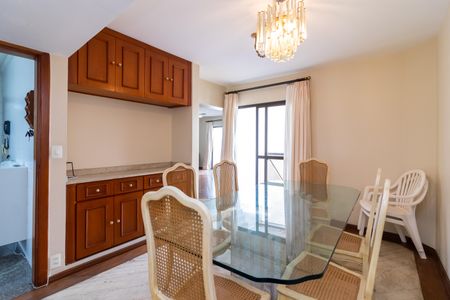 Apartamento para alugar com 393m², 3 quartos e 6 vagas Apartamento para alugar com 393m², 3 quartos e 6 vagasSala de Jantar