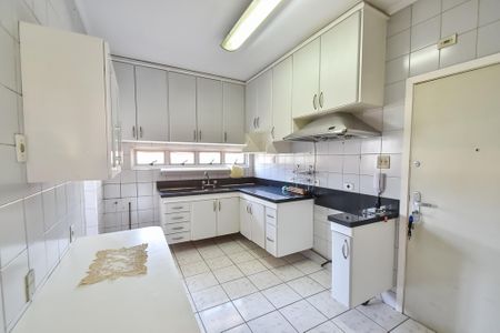 Apartamento à venda com 191m², 3 quartos e 2 vagas Apartamento à venda com 191m², 3 quartos e 2 vagasCozinha