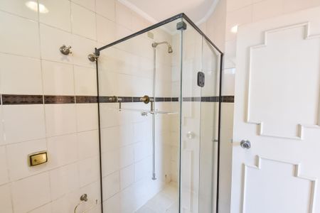 Apartamento à venda com 191m², 3 quartos e 2 vagas Apartamento à venda com 191m², 3 quartos e 2 vagasBanheiro da suíte