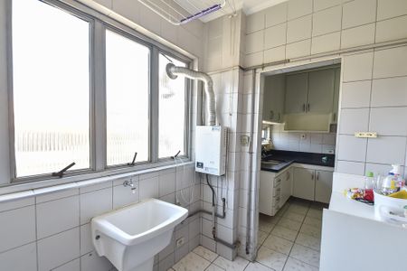 Apartamento à venda com 191m², 3 quartos e 2 vagas Apartamento à venda com 191m², 3 quartos e 2 vagasÁrea de serviço