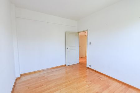Apartamento à venda com 191m², 3 quartos e 2 vagas Apartamento à venda com 191m², 3 quartos e 2 vagasQuarto 1