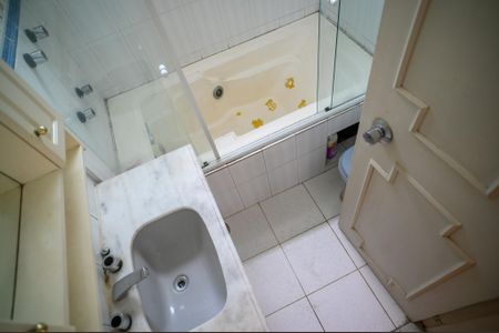 Apartamento à venda com 191m², 3 quartos e 2 vagasBanheiro Social