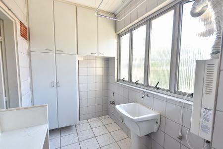 Apartamento à venda com 191m², 3 quartos e 2 vagas Apartamento à venda com 191m², 3 quartos e 2 vagasÁrea de serviço