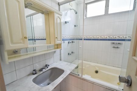 Apartamento à venda com 191m², 3 quartos e 2 vagas Apartamento à venda com 191m², 3 quartos e 2 vagasBanheiro social