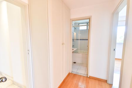 Apartamento à venda com 191m², 3 quartos e 2 vagas Apartamento à venda com 191m², 3 quartos e 2 vagasCorredor