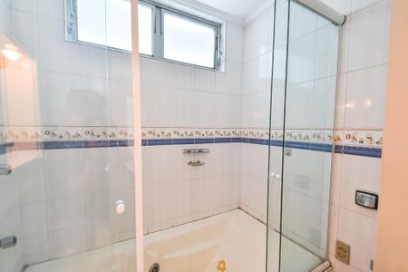 Apartamento à venda com 191m², 3 quartos e 2 vagas Apartamento à venda com 191m², 3 quartos e 2 vagasBanheiro social