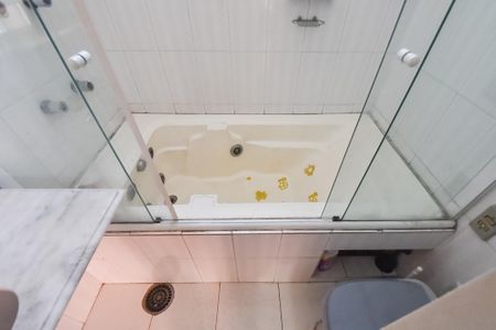 Apartamento à venda com 191m², 3 quartos e 2 vagas Apartamento à venda com 191m², 3 quartos e 2 vagasBanheiro social