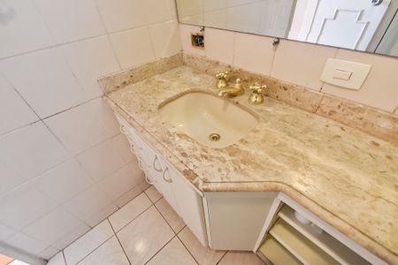 Apartamento à venda com 191m², 3 quartos e 2 vagas Apartamento à venda com 191m², 3 quartos e 2 vagasBanheiro da suíte