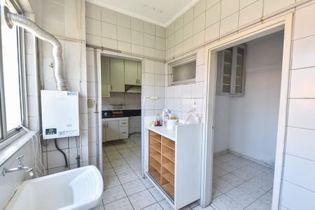 Apartamento à venda com 191m², 3 quartos e 2 vagas Apartamento à venda com 191m², 3 quartos e 2 vagasÁrea de serviço