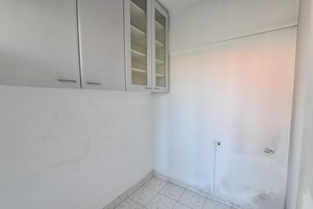 Apartamento à venda com 191m², 3 quartos e 2 vagas Apartamento à venda com 191m², 3 quartos e 2 vagasQuarto de serviço