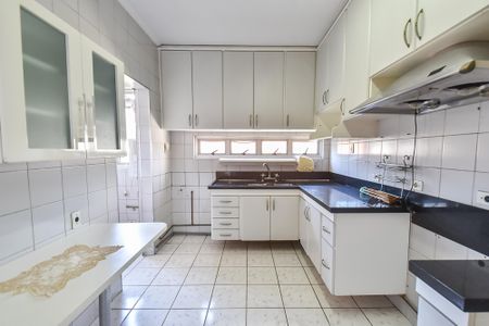 Apartamento à venda com 191m², 3 quartos e 2 vagas Apartamento à venda com 191m², 3 quartos e 2 vagasCozinha