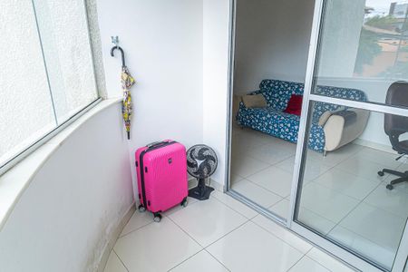 Apartamento à venda com 57m², 2 quartos e 1 vaga Apartamento à venda com 57m², 2 quartos e 1 vagaVaranda