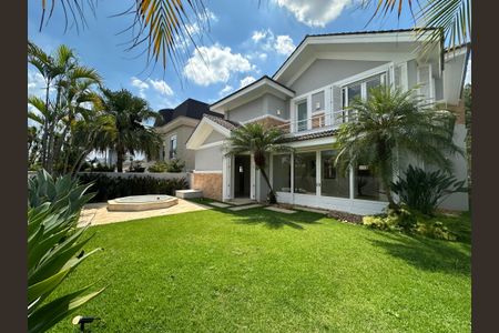 Casa de condomínio à venda com 470m², 4 quartos e 4 vagasQuintal