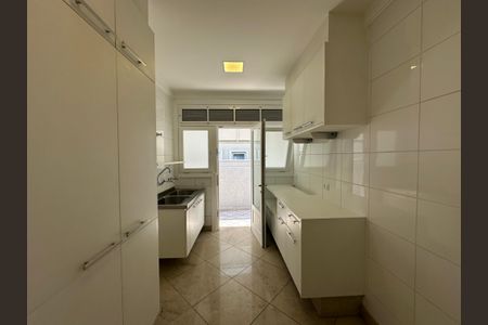 Casa de condomínio à venda com 470m², 4 quartos e 4 vagasÁrea de Serviço