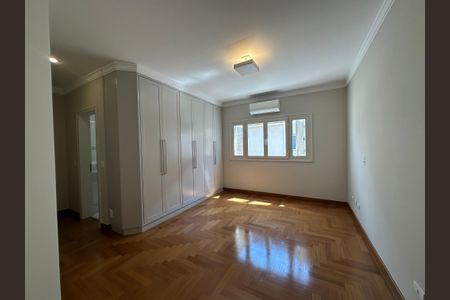 Casa de condomínio à venda com 470m², 4 quartos e 4 vagasSuíte 4