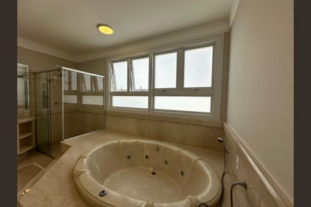 Casa de condomínio à venda com 470m², 4 quartos e 4 vagasBanheiro da Suíte 2