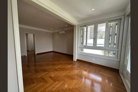 Casa de condomínio à venda com 470m², 4 quartos e 4 vagasSuíte 2