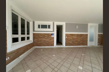 Casa de condomínio à venda com 470m², 4 quartos e 4 vagasFachada