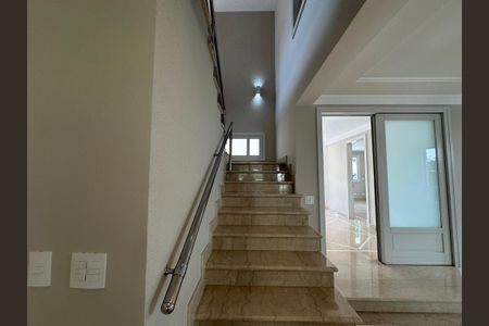 Casa de condomínio à venda com 470m², 4 quartos e 4 vagasEscada