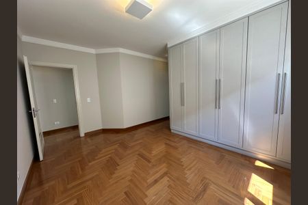 Casa de condomínio à venda com 470m², 4 quartos e 4 vagasSuíte 4