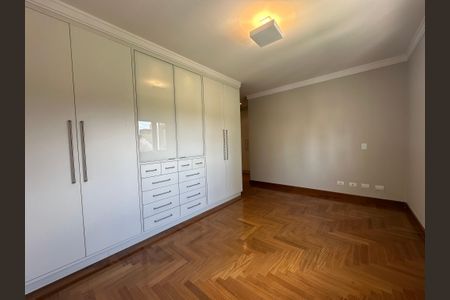 Casa de condomínio à venda com 470m², 4 quartos e 4 vagasSuíte 1