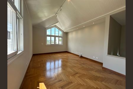 Casa de condomínio à venda com 470m², 4 quartos e 4 vagasSala de TV