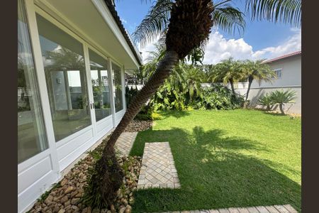 Casa de condomínio à venda com 470m², 4 quartos e 4 vagasQuintal