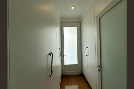 Casa de condomínio à venda com 470m², 4 quartos e 4 vagasCloset da suíte 4