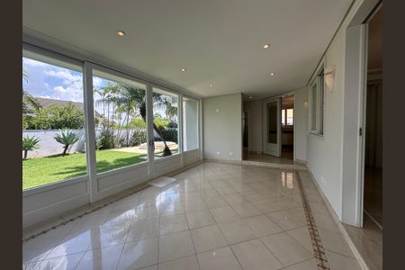 Casa de condomínio à venda com 470m², 4 quartos e 4 vagasVaranda da Sala