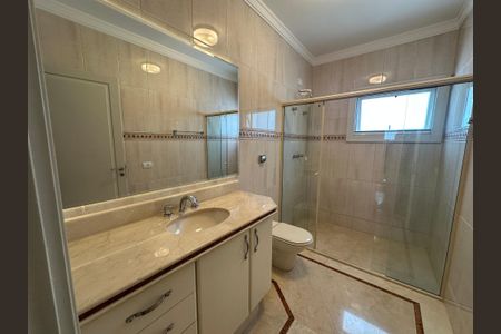 Casa de condomínio à venda com 470m², 4 quartos e 4 vagasBanheiro da Suíte 1