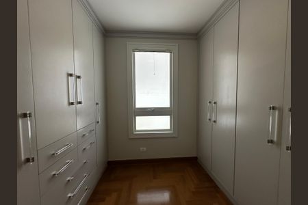 Casa de condomínio à venda com 470m², 4 quartos e 4 vagasCloset da suíte 2