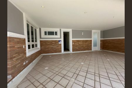 Casa de condomínio à venda com 470m², 4 quartos e 4 vagasFachada