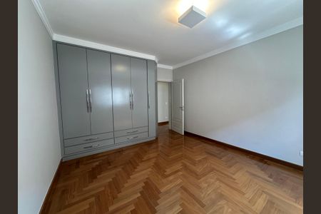 Casa de condomínio à venda com 470m², 4 quartos e 4 vagasSuíte 3