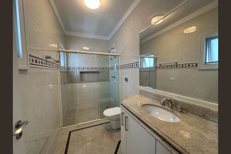 Casa de condomínio à venda com 470m², 4 quartos e 4 vagasBanheiro da Suíte 3