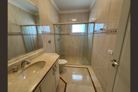 Casa de condomínio à venda com 470m², 4 quartos e 4 vagasBanheiro da Suíte 1