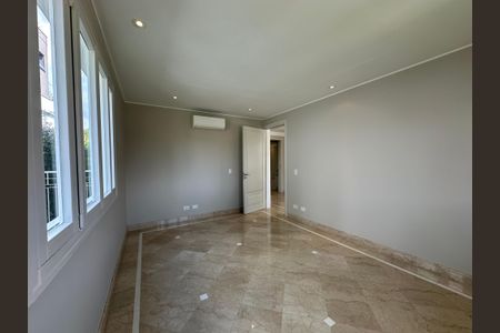 Casa de condomínio à venda com 470m², 4 quartos e 4 vagasEscritório