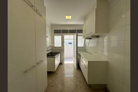 Casa de condomínio à venda com 470m², 4 quartos e 4 vagasÁrea de Serviço