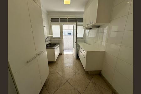 Casa de condomínio à venda com 470m², 4 quartos e 4 vagasÁrea de Serviço