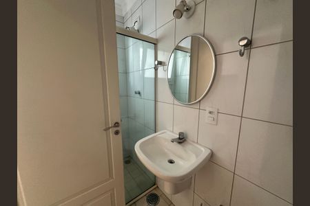 Casa de condomínio à venda com 470m², 4 quartos e 4 vagasBanheiro de serviço