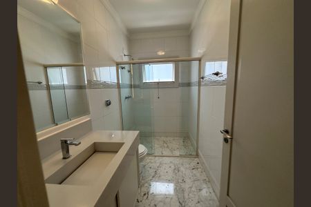 Casa de condomínio à venda com 470m², 4 quartos e 4 vagasBanheiro da Suíte 4