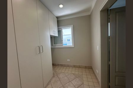 Casa de condomínio à venda com 470m², 4 quartos e 4 vagasQuarto de Serviço