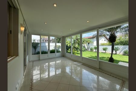 Casa de condomínio à venda com 470m², 4 quartos e 4 vagasVaranda da Sala