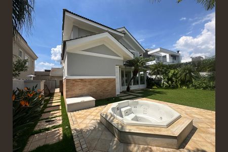 Casa de condomínio à venda com 470m², 4 quartos e 4 vagasQuintal