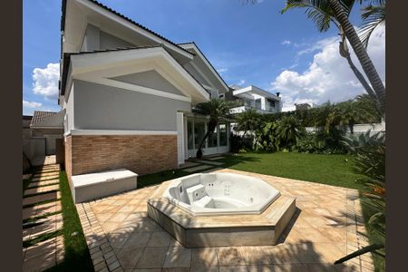 Casa de condomínio à venda com 470m², 4 quartos e 4 vagasQuintal