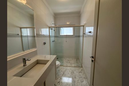 Casa de condomínio à venda com 470m², 4 quartos e 4 vagasBanheiro da Suíte 4