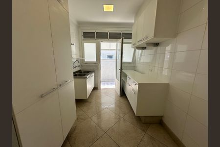 Casa de condomínio à venda com 470m², 4 quartos e 4 vagasÁrea de Serviço