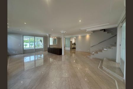 Casa de condomínio à venda com 470m², 4 quartos e 4 vagasSala