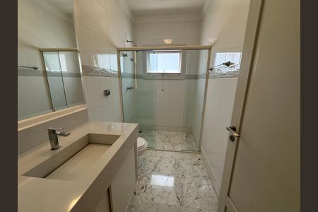 Casa de condomínio à venda com 470m², 4 quartos e 4 vagasBanheiro da Suíte 4