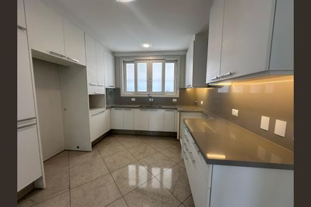 Casa de condomínio à venda com 470m², 4 quartos e 4 vagasCozinha