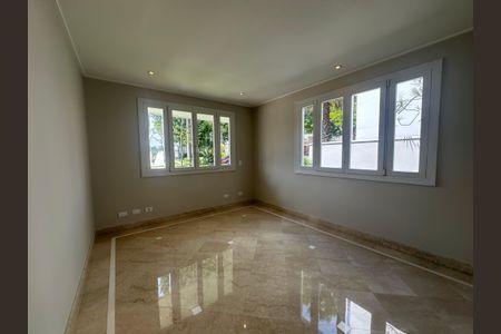 Casa de condomínio à venda com 470m², 4 quartos e 4 vagasEscritório